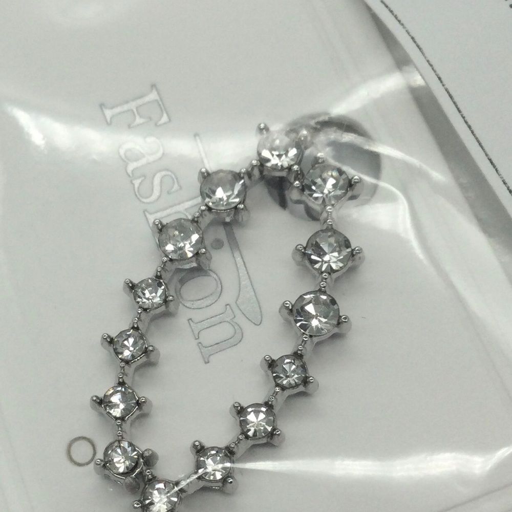 Elegant Silver Crystal Ear Cuff. New - Picture 8 of 10